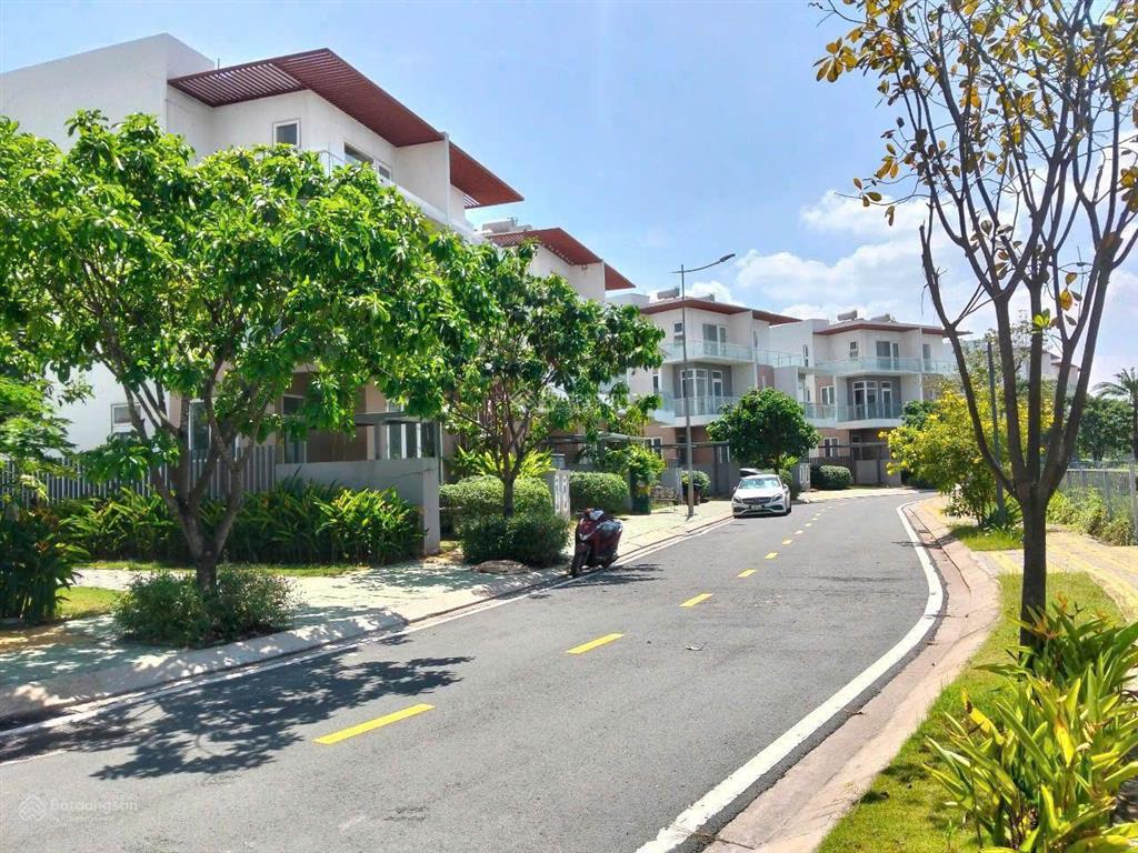 Bán 1 căn gốc siêu to 130m2  có thang máy tại long trường  0934 002 ***