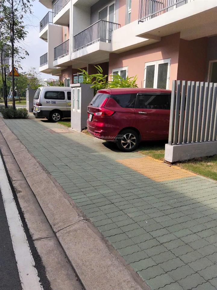 Bán nhà phố sân vườn 122 lầu view hồ sinh thái 3600m dragon village phú hữu