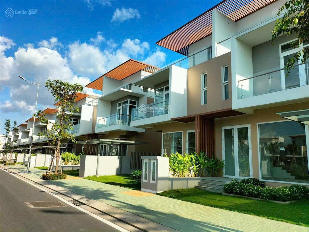 Bán biệt thự căn gốc 165m2 khu compoud long trường  hcm