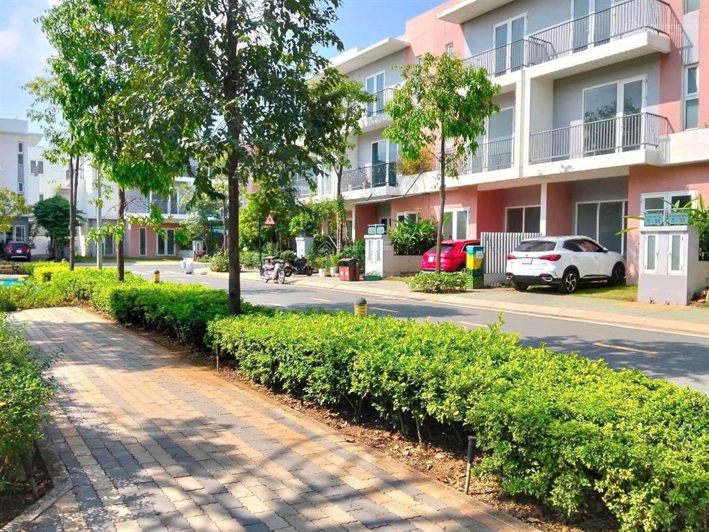 Bán gấp căn nhà phố dragon village view công viên giá chỉ 7,450 tỷ