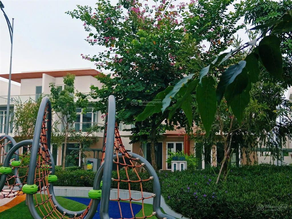 Bán nhà phố sân vườn 245m² tại long trường hcm