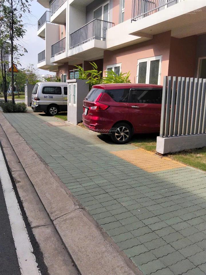 Bán 1 căn nhà phố view công viên giá 6,6 tỷ  0934 002 ***