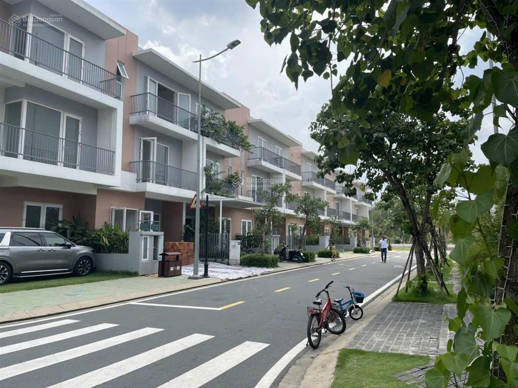 Bán 1 căn nhà phố view công viên giá 6,6 tỷ  0934 002 ***