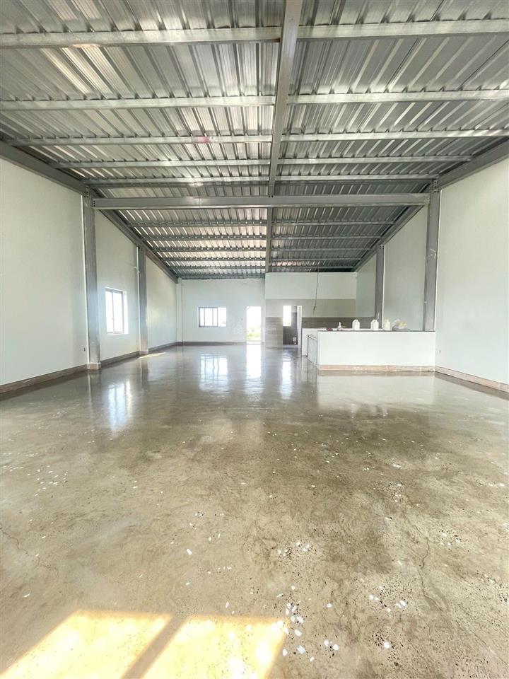 Kho mới xây dtsd 500mv giá 30 tr 10x26 đúc 2 lầu