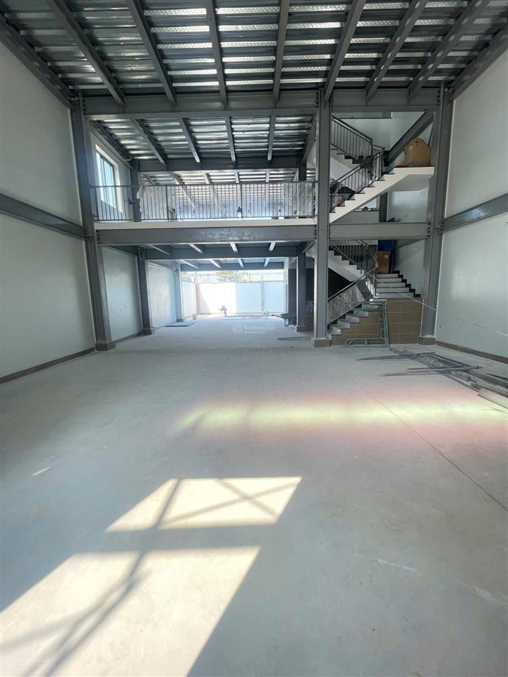 Kho mới xây dtsd 500mv giá 30 tr 10x26 đúc 2 lầu