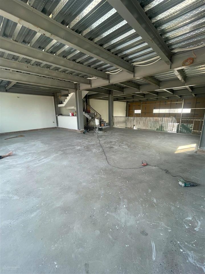 Kho mới xây dtsd 500mv giá 30 tr 10x26 đúc 2 lầu