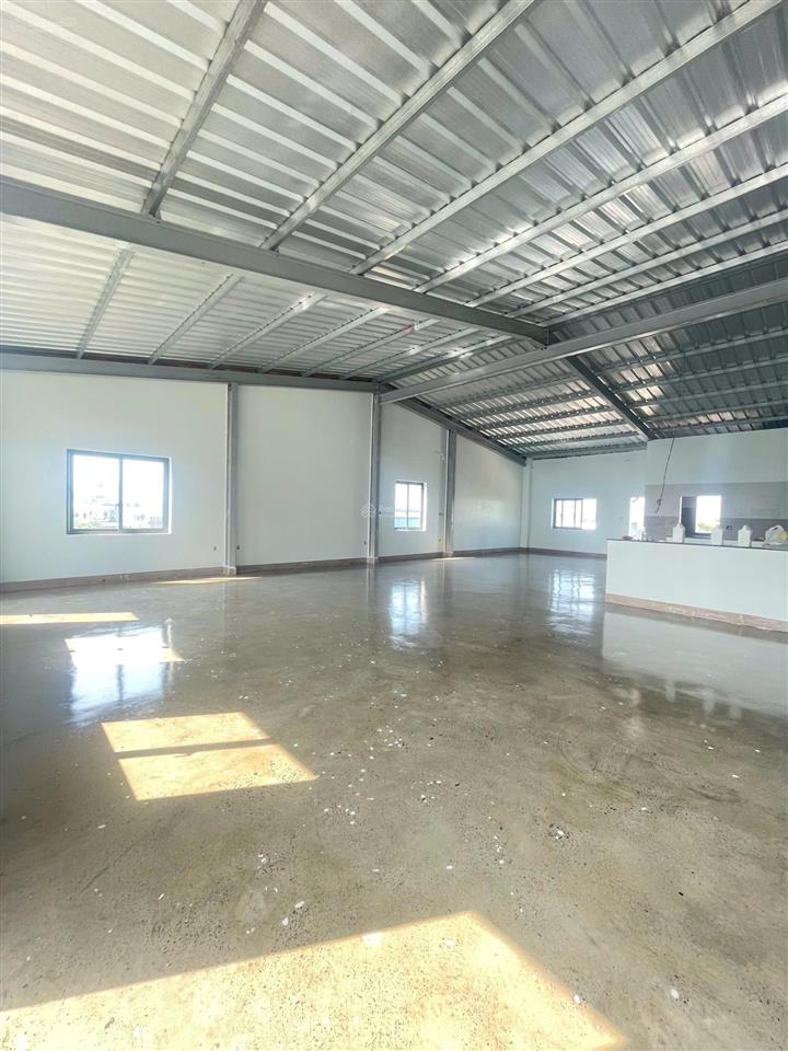 Kho mới xây dtsd 500mv giá 30 tr 10x26 đúc 2 lầu