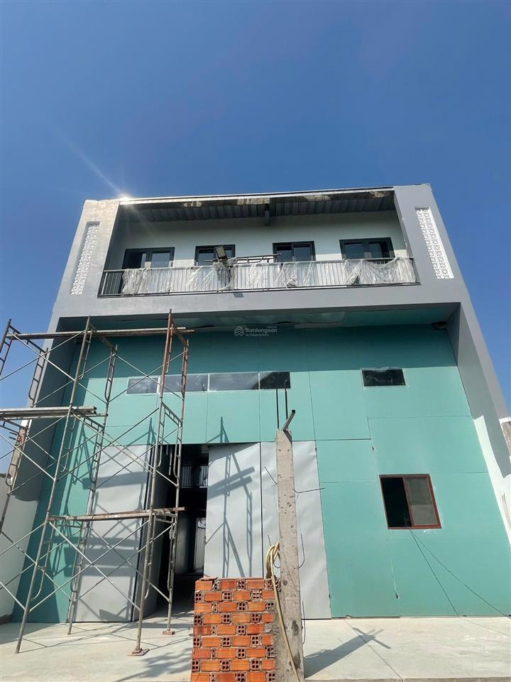 Kho mới xây dtsd 500mv giá 30 tr 10x26 đúc 2 lầu