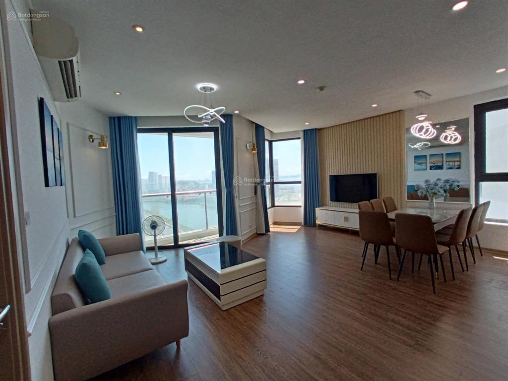 Chính chủ cho thuê căn hộ hiện đại 3 phòng ngủ, tầng cao, view đẹp, tiện nghi, giá phải chăng.