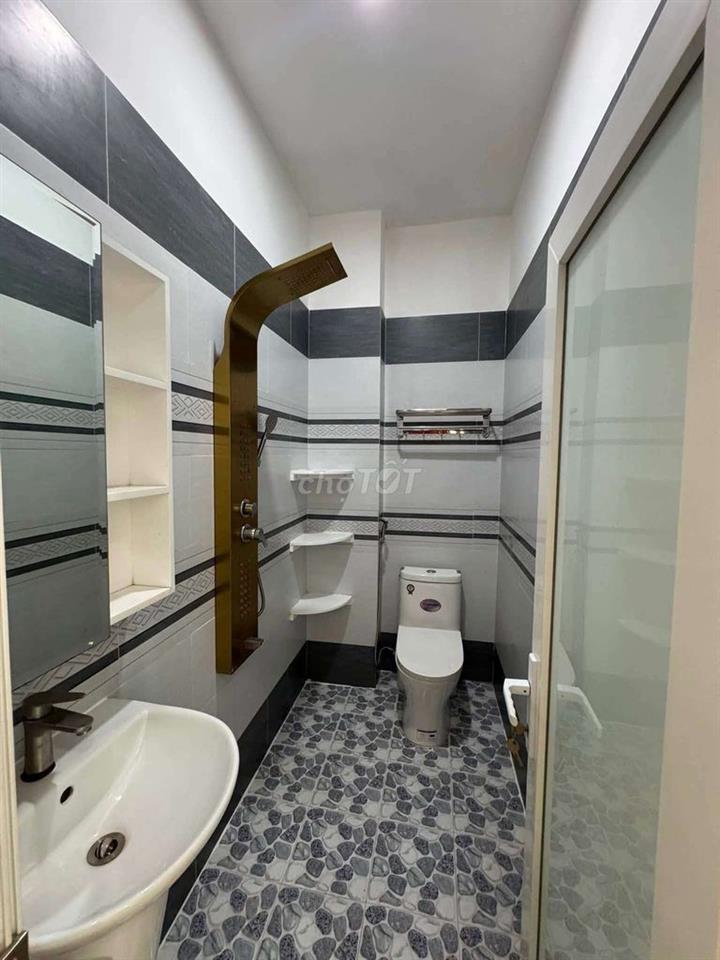 Nhà mới đẹp, Khu VIP, Đường 12m, (4x15,5), 5 tầng, Hiệp Thành 13,, Q12