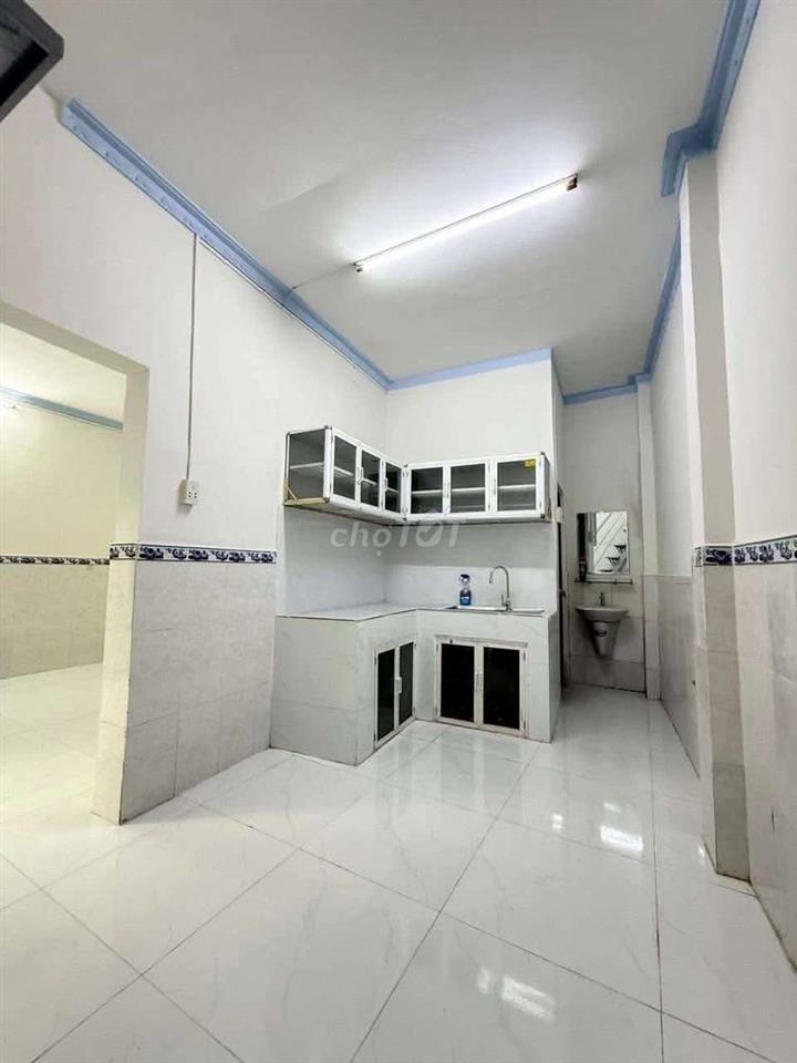 Nhà đẹp (6x6), 1lầu đổ suốt, 3PN, 1 xẹt đường nhựa Tân Xuân 4, Hóc Môn
