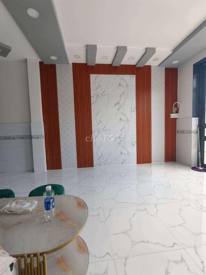 Nhà mới đẹp, (4×8m), trệt, 1 lầu, 2PN, đường rộng Thạnh Xuân 24, Q12