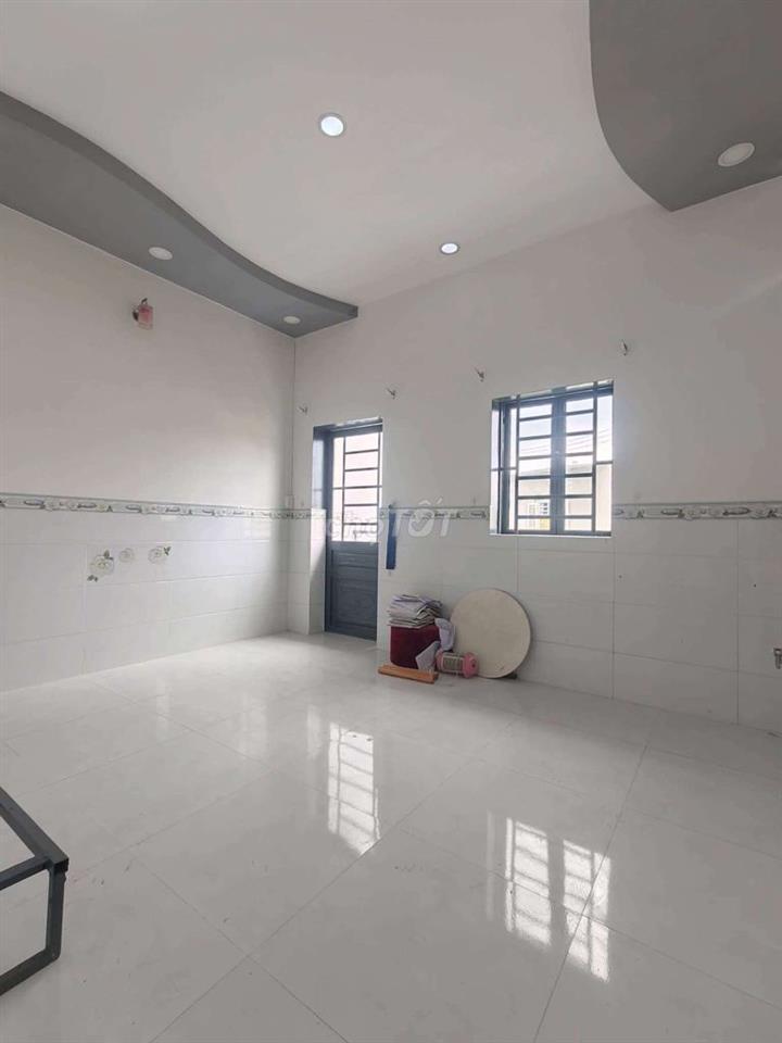 Nhà mới đẹp, (4×8m), trệt, 1 lầu, 2PN, đường rộng Thạnh Xuân 24, Q12
