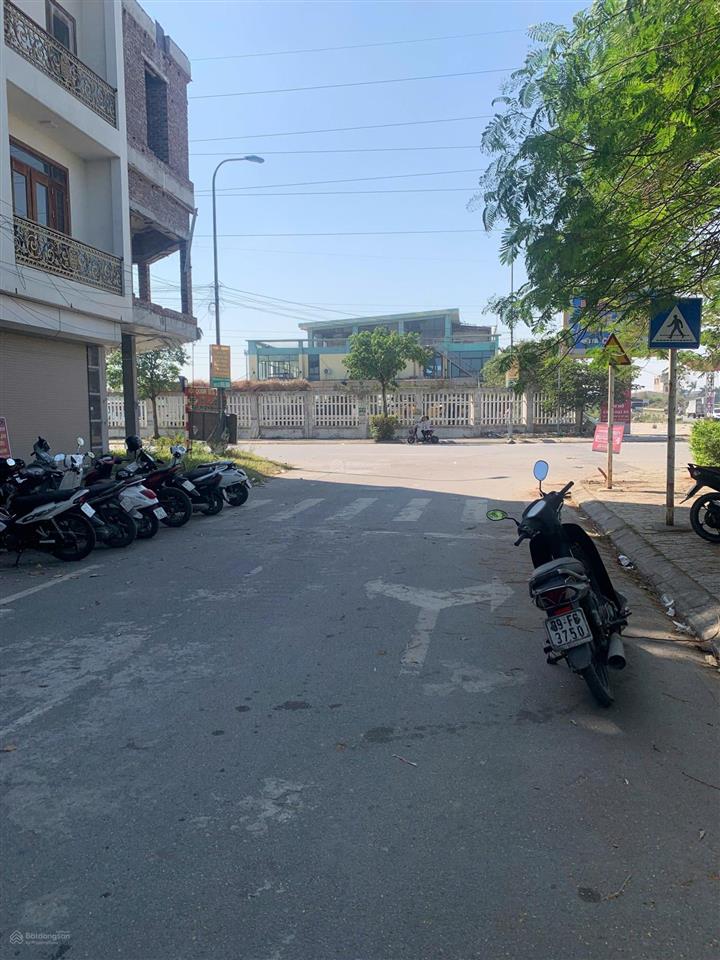 Bán nhà mặt phố tại bến xe mỹ hào, hưng yên
