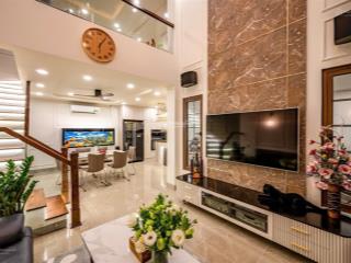 Bán nhà đẹp hxh cao đạt, q.5 dt 4.5x9m 5 lầu thang máy hđt 40tr/tháng, giá dưới 12 tỷ