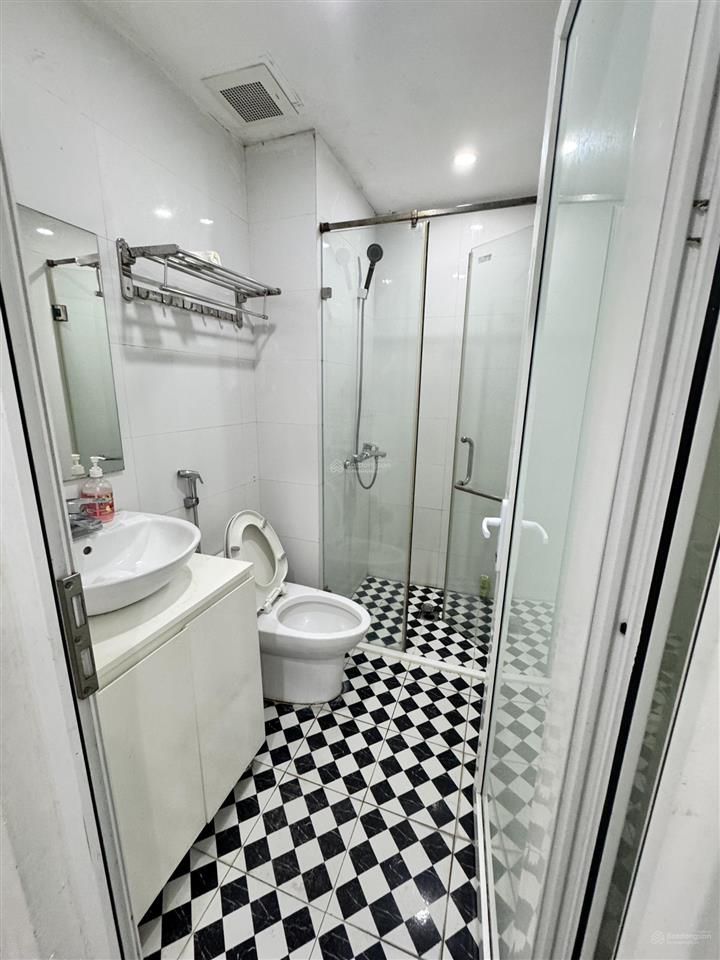 Cho thuê căn hộ chung cư tân hồng hà 317 trường chinh dt 70m2 2pn 2wc đồ cơ bản 12tr/1 tháng