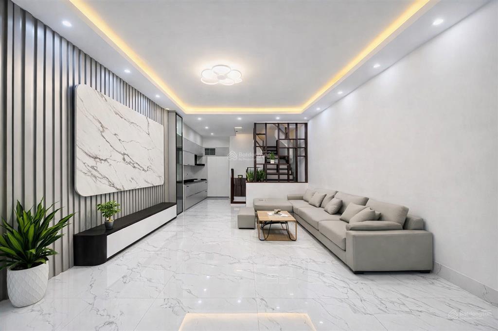 Nhà mỹ đình 40m, ô tô đỗ cổng, ngõ thông sáy mặt phố, view sân bóng, 1 bước ra trường cấp 123.