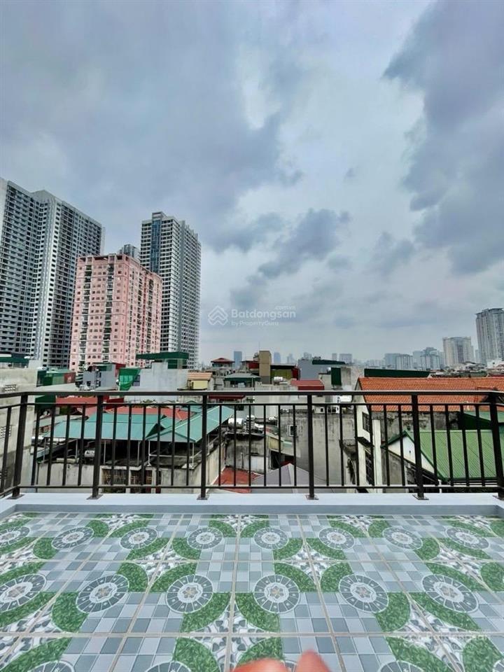 Nhà mỹ đình 40m, ô tô đỗ cổng, ngõ thông sáy mặt phố, view sân bóng, 1 bước ra trường cấp 123.