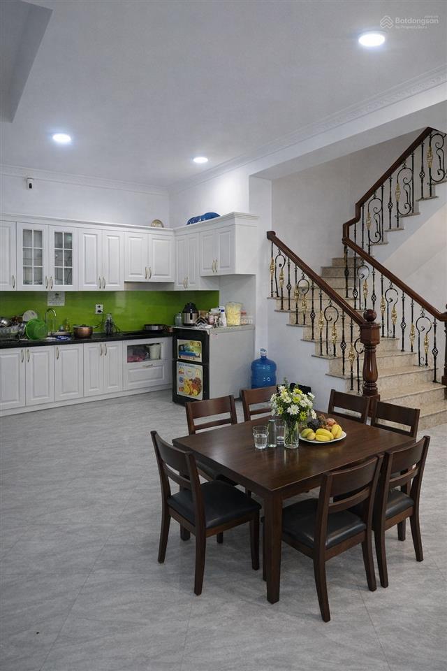 Nhà mỹ đình 40m, ô tô đỗ cổng, ngõ thông sáy mặt phố, view sân bóng, 1 bước ra trường cấp 123.