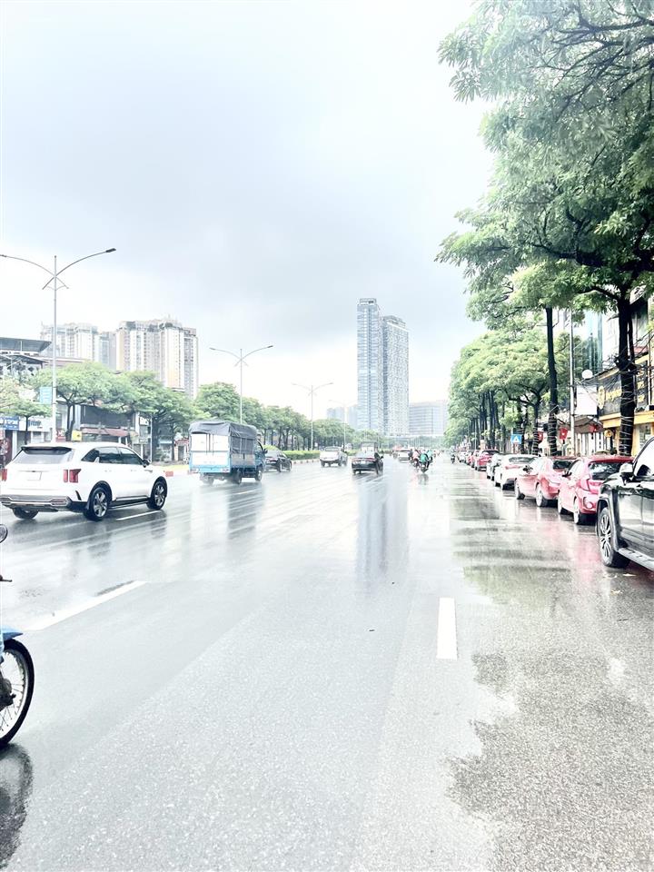 Bán nhà mỹ đình 48m2, ngõ nông ô tô, sát mặt phố, view sân bóng bể bơi, gần trường học, bến xe