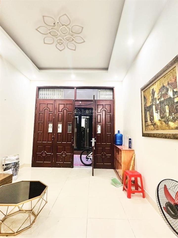 Bán nhà mỹ đình 48m2, ngõ nông ô tô, sát mặt phố, view sân bóng bể bơi, gần trường học, bến xe