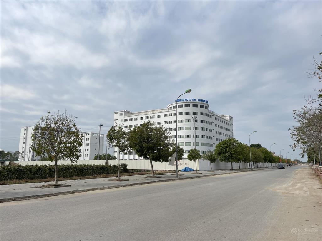 Chính chủ cần tiền bán gấp lô đất biệt thự 300 m2 sổ đỏ,cách trung tâm hà nội 15 km ,giáp sun group