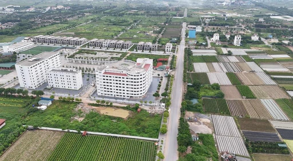 Chính chủ cần tiền bán gấp lô đất biệt thự 300 m2 sổ đỏ,cách trung tâm hà nội 15 km ,giáp sun group