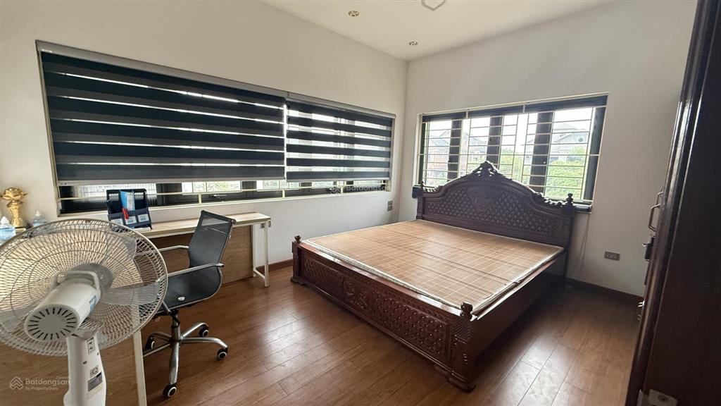 Chính chủ vào sài gòn sinh sống chuyển nhượng gấp căn biệt thự 298 m2 tại khu đô thị hà phong .