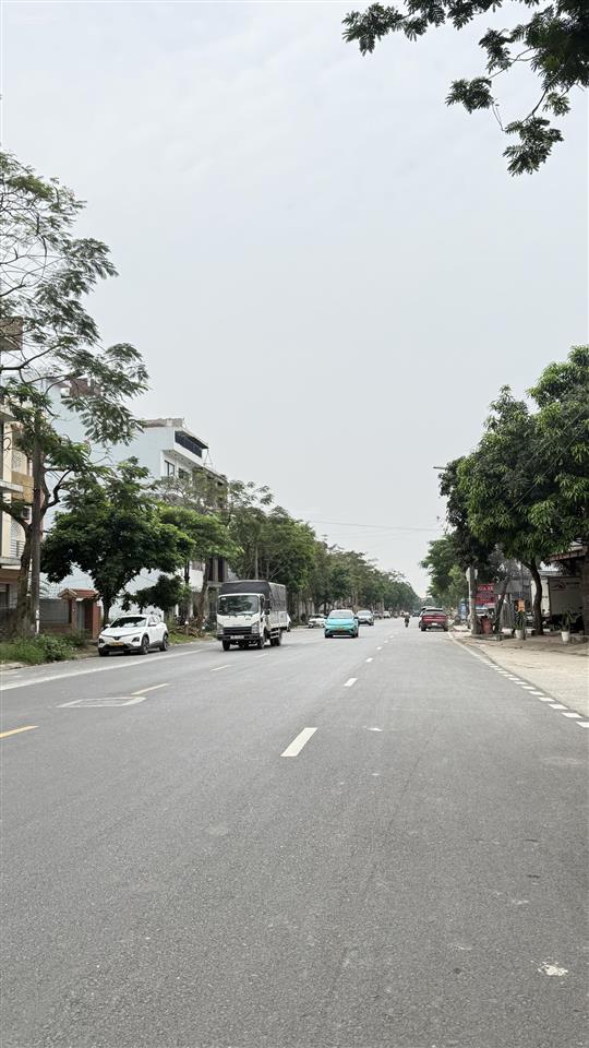 Cần tiền bán nhà thô 160 m2 mặt tiền 8 m, phù hợp ở kinh doanh văn phòng, doanh thu 40 triệu/tháng