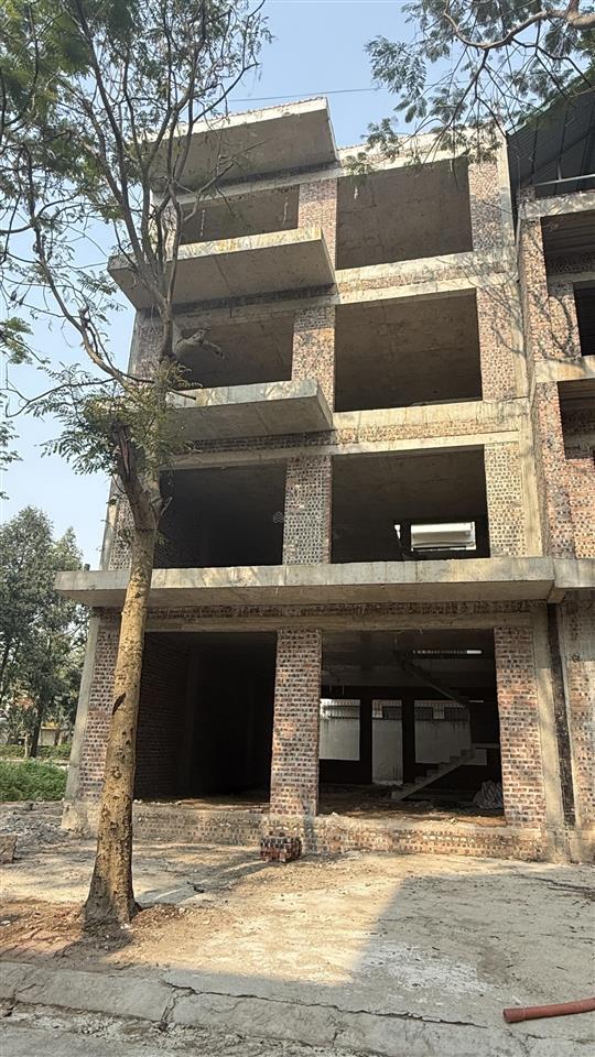 Cần tiền bán nhà thô 160 m2 mặt tiền 8 m, phù hợp ở kinh doanh văn phòng, doanh thu 40 triệu/tháng