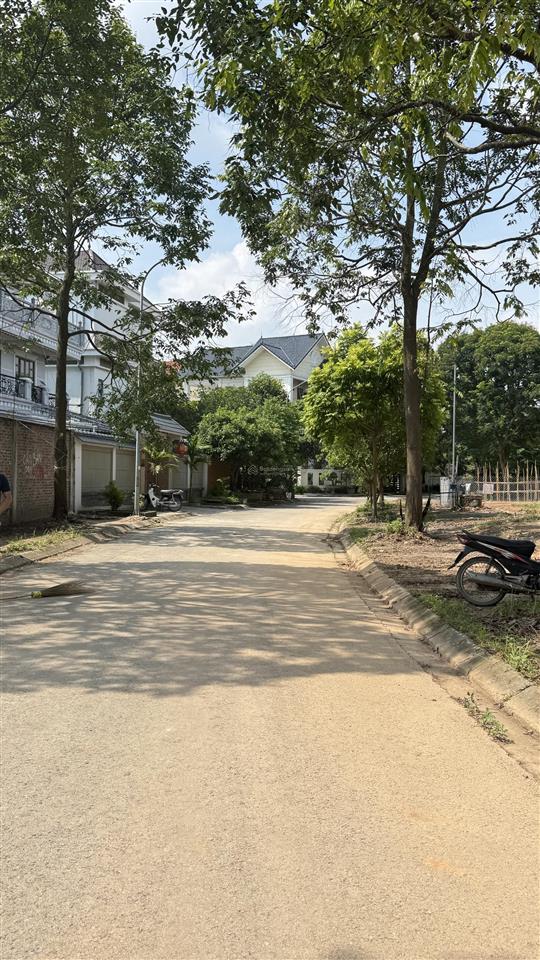 Bán gấp lô đất thương phẩm 425 m², sổ đỏ sang tên, sát trường đại học, khu dân cư đông đúc