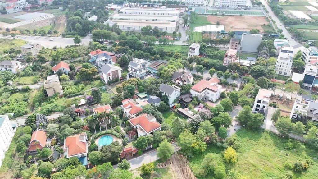 Bán biệt thự 245. mặt đường 100 m kđt hà phong, mặt tiền 12 m, sổ đỏ sang tên chính chủ.