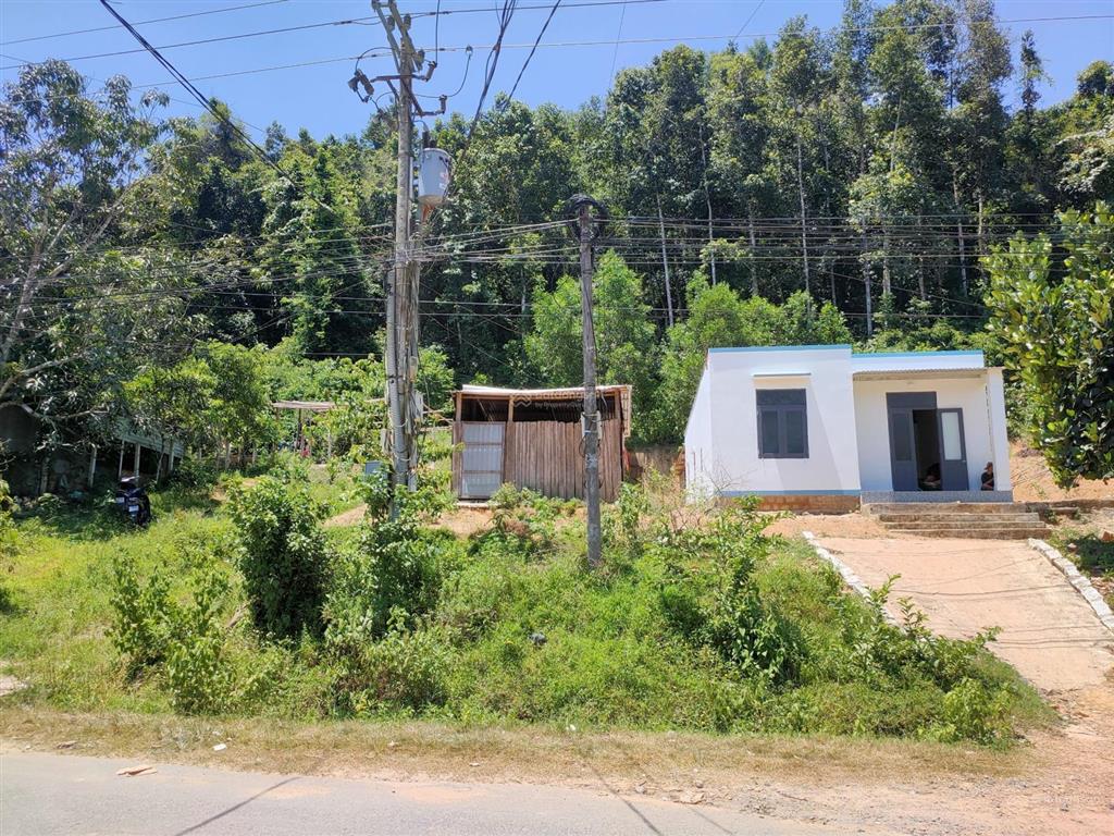 Đất thổ cư 555m2 mặt tiền đường yang bay  giá 1,8 tỷ