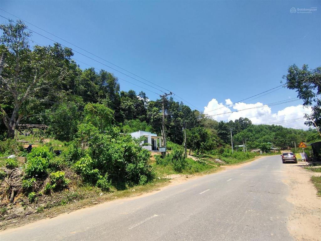 Đất thổ cư 555m2 mặt tiền đường yang bay  giá 1,8 tỷ