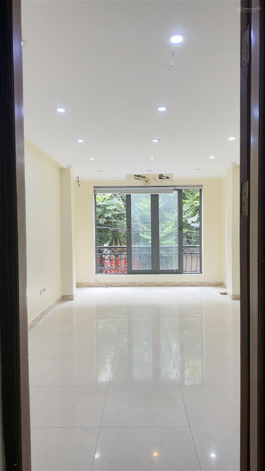 Cho thuê nhà 3 tầng khu phân lô đầm trấu, hai bà trưng hai mặt thoáng, vỉa hè rộng, ô tô đỗ cửa