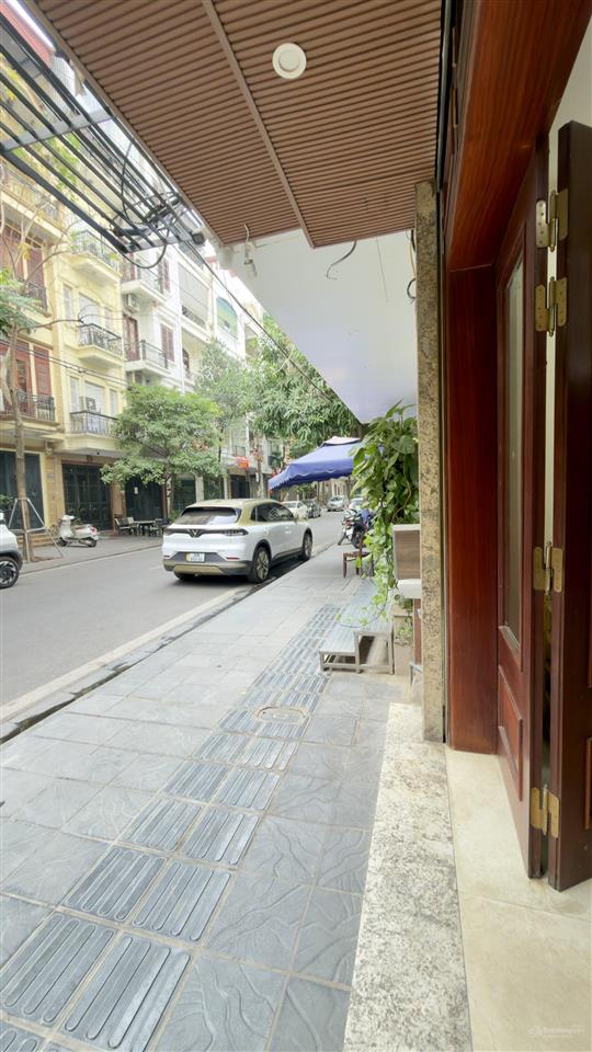 Cho thuê nhà 3 tầng khu phân lô đầm trấu, hai bà trưng hai mặt thoáng, vỉa hè rộng, ô tô đỗ cửa