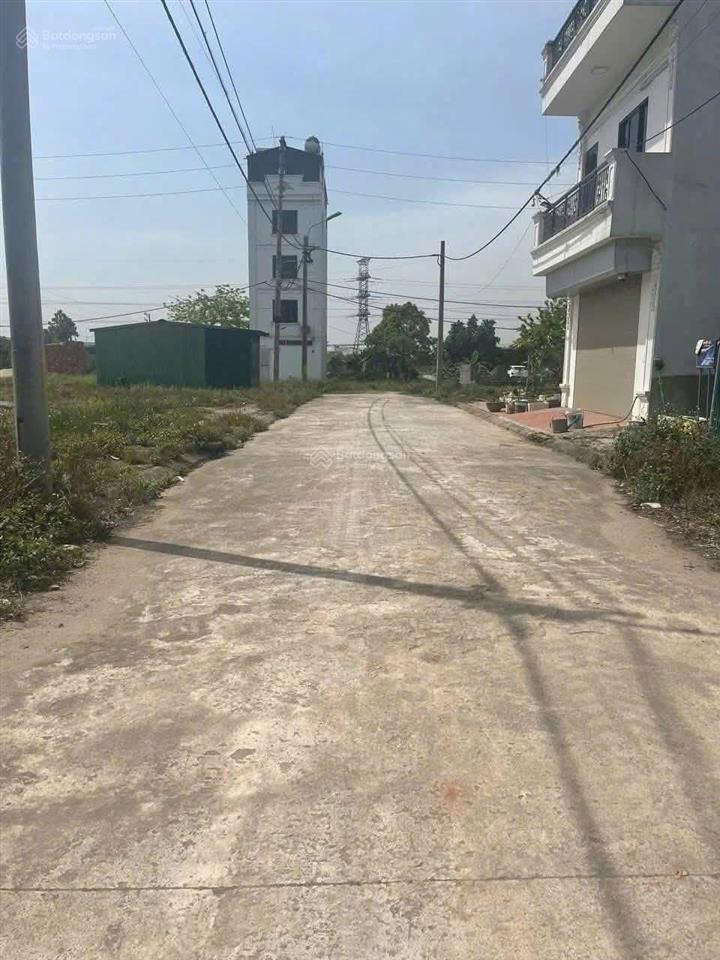 Bán 300m đất tại minh trí, sóc sơn, mặt tiền rộng, ô tô vào tận đất