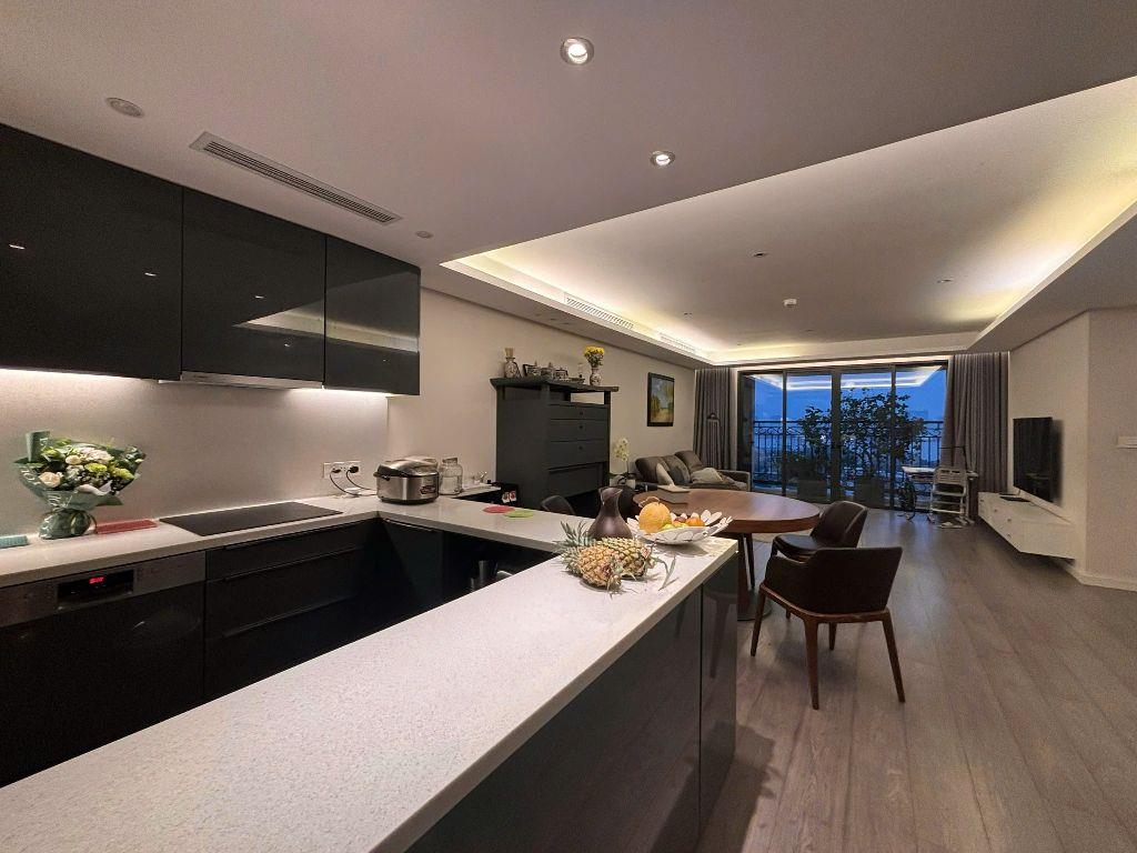 Dleroi Soleil 3 ngủ 146m tầng cao view hồ Tây đầy đủ nội thất giá chỉ 26 tỷ. 0914772279 