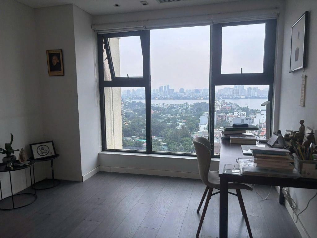 Dleroi Soleil 3 ngủ 146m tầng cao view hồ Tây đầy đủ nội thất giá chỉ 26 tỷ. 0914772279 