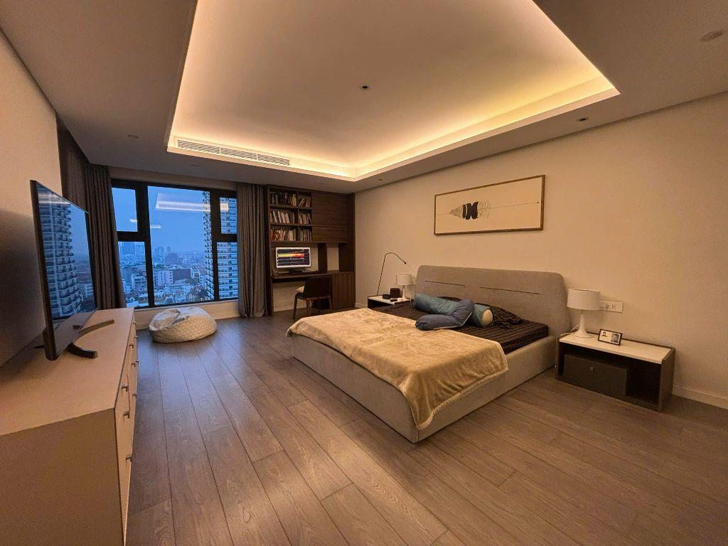 Dleroi Soleil 3 ngủ 146m tầng cao view hồ Tây đầy đủ nội thất giá chỉ 26 tỷ. 0914772279 