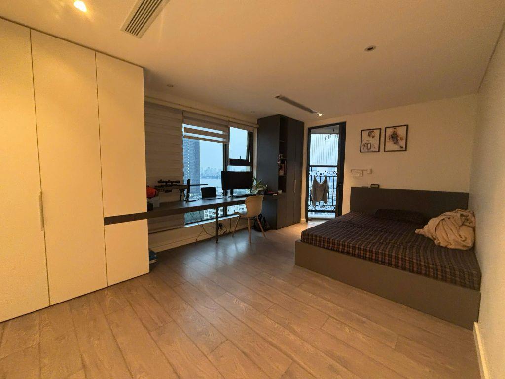 Dleroi Soleil 3 ngủ 146m tầng cao view hồ Tây đầy đủ nội thất giá chỉ 26 tỷ. 0914772279 