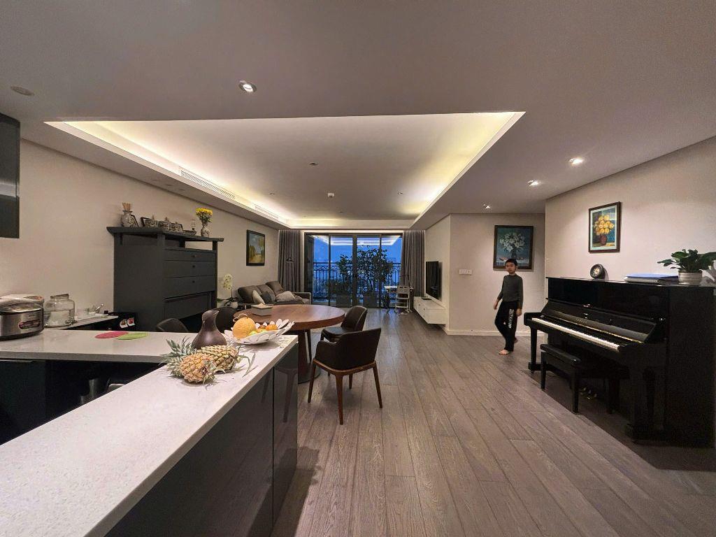 Dleroi Soleil 3 ngủ 146m tầng cao view hồ Tây đầy đủ nội thất giá chỉ 26 tỷ. 0914772279 