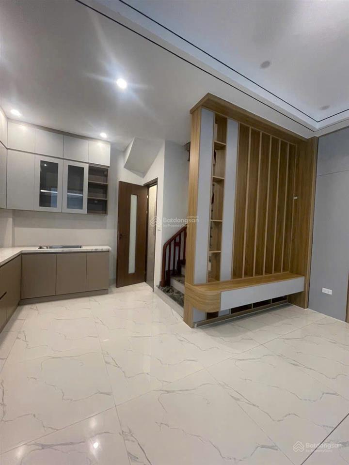 Bán nhà dt 32m2, trong ngõ 21 phố thanh am long biên, nhà xây mới 5 tầng