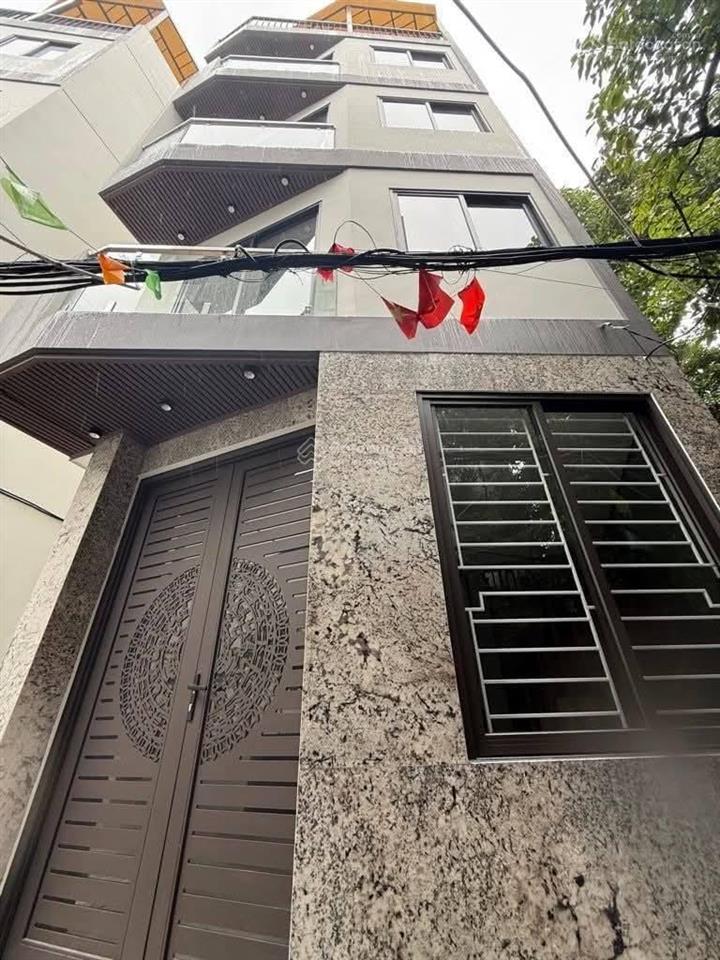 Bán nhà dt 32m2, trong ngõ 21 phố thanh am long biên, nhà xây mới 5 tầng