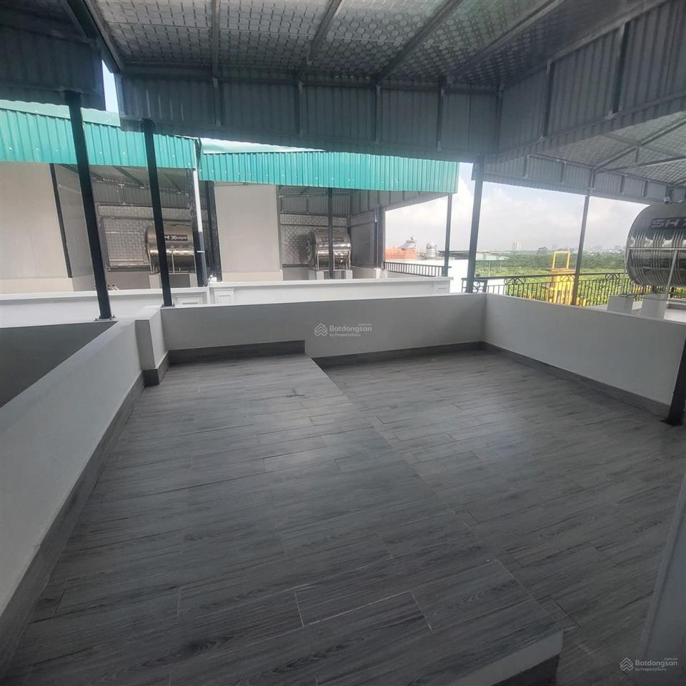 Bán nhà cự khối, long biên, 34m² x 3,5 tầng, ô tô 16 đỗ cổng, giá 4,65 tỷ