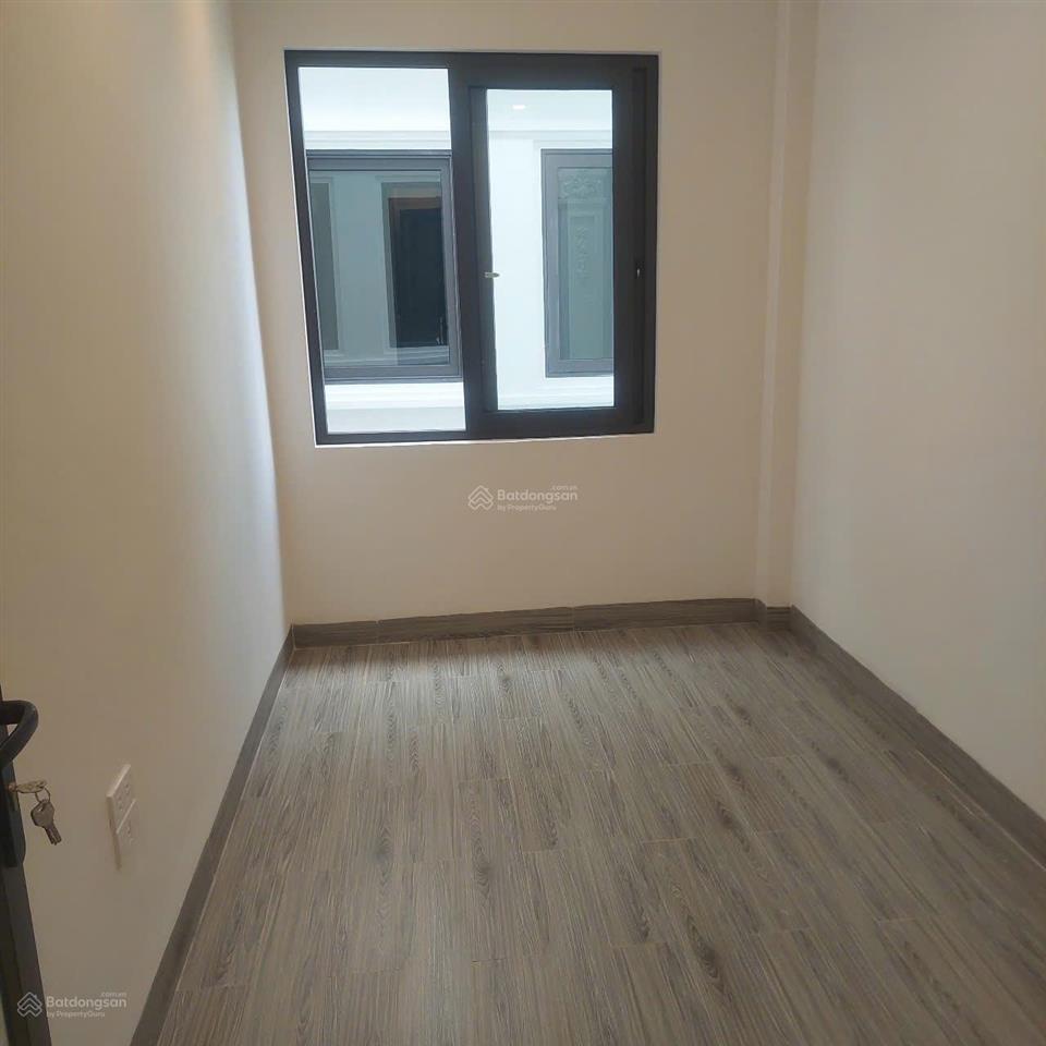 Bán nhà cự khối, long biên, 34m² x 3,5 tầng, ô tô 16 đỗ cổng, giá 4,65 tỷ