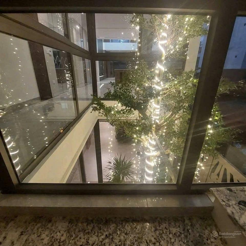 Cần bán nhà tại ngõ 48 ngô gia tự phường việt hưng long biên dt 96m2 x 7 tầng gara ô tô thang máy