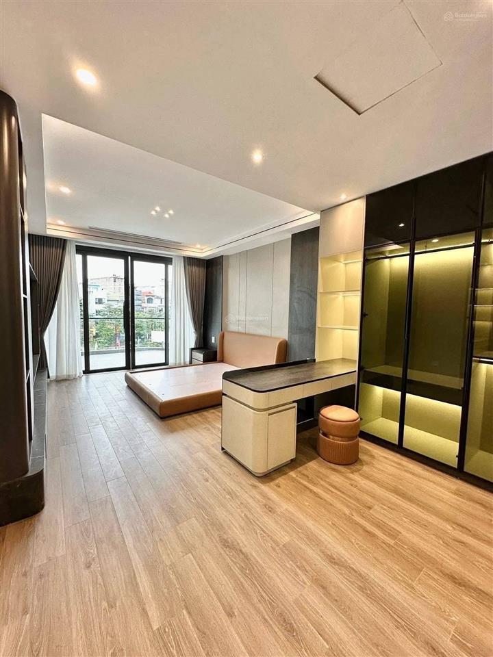Cần bán nhà tại ngõ 48 ngô gia tự phường việt hưng long biên dt 96m2 x 7 tầng gara ô tô thang máy