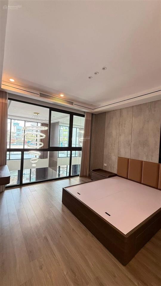 Cần bán nhà tại ngõ 48 ngô gia tự phường việt hưng long biên dt 96m2 x 7 tầng gara ô tô thang máy