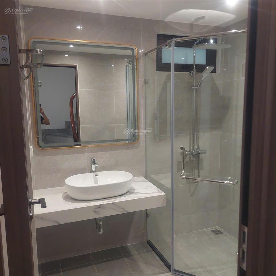 Bán nhà trong ngõ 21 phố thanh am long biên, nhà xây mới 5 tầng dt 32,3m2